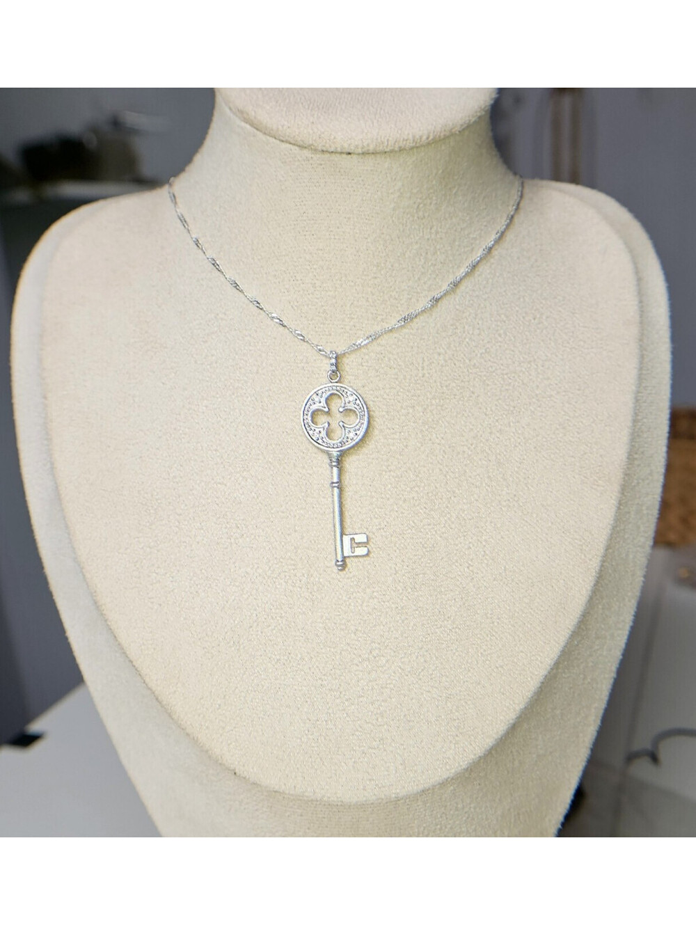 FAS 925 Sterling Silver Skeleton Key Pendant Necklace Rainbow Moonstone 18-20"